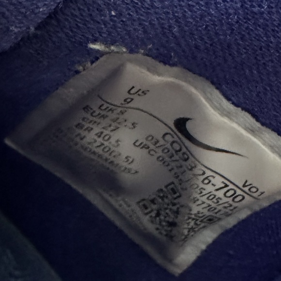 Men’s Nike Yellow and Blue Kyrie Sneakers with Bold Design - Picture 5 of 7